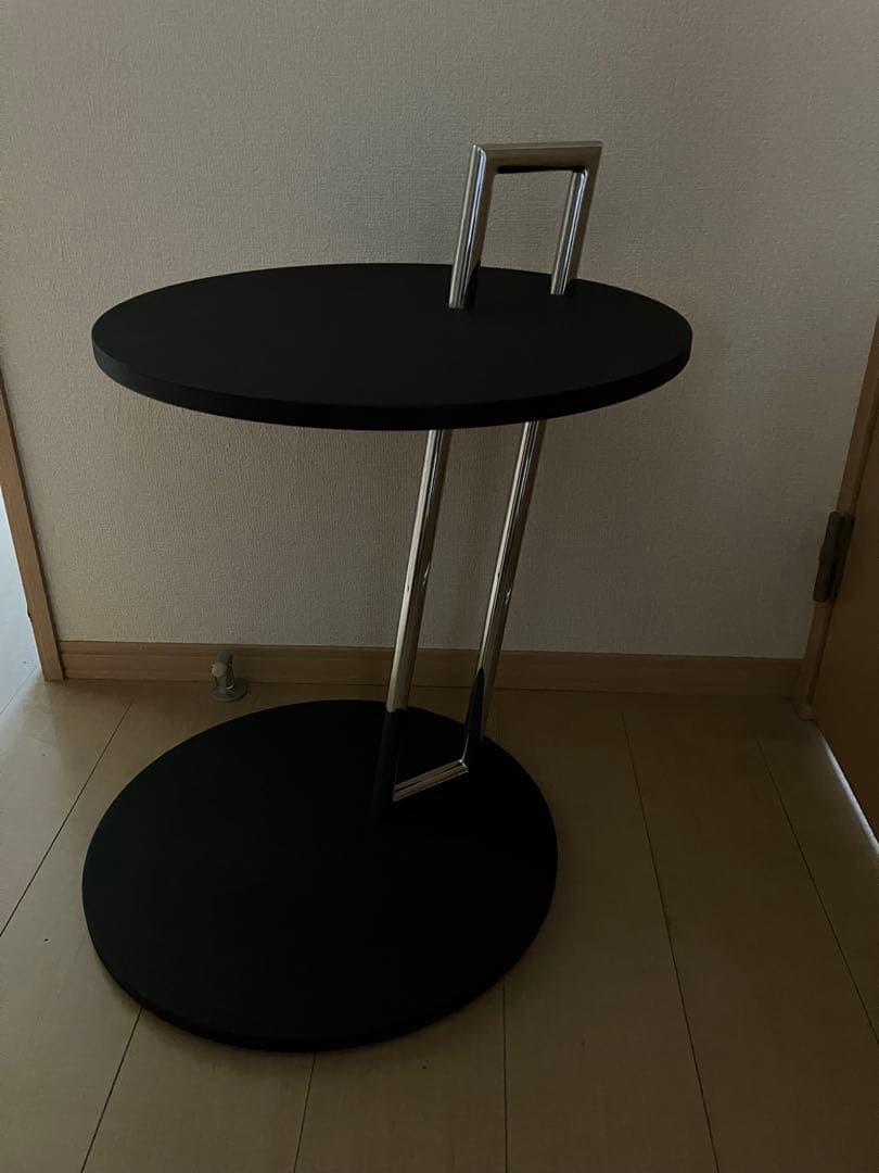 コーヒーテーブル　アイリーン・グレイ