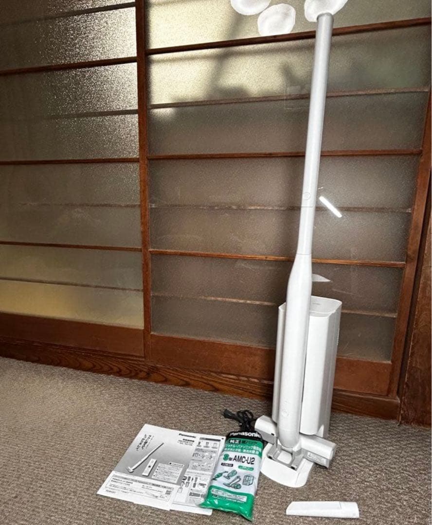 【美品✨2022年製】パナソニック コードレス 掃除機 MC-NS100K