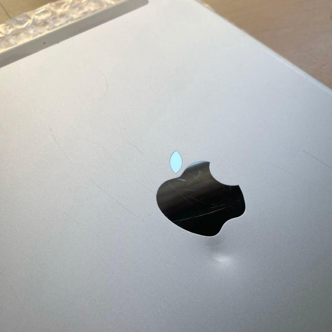 iPad 第5世代　A1823 Cellular シルバー　32GB 美品