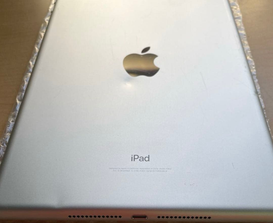 iPad 第5世代　A1823 Cellular シルバー　32GB 美品