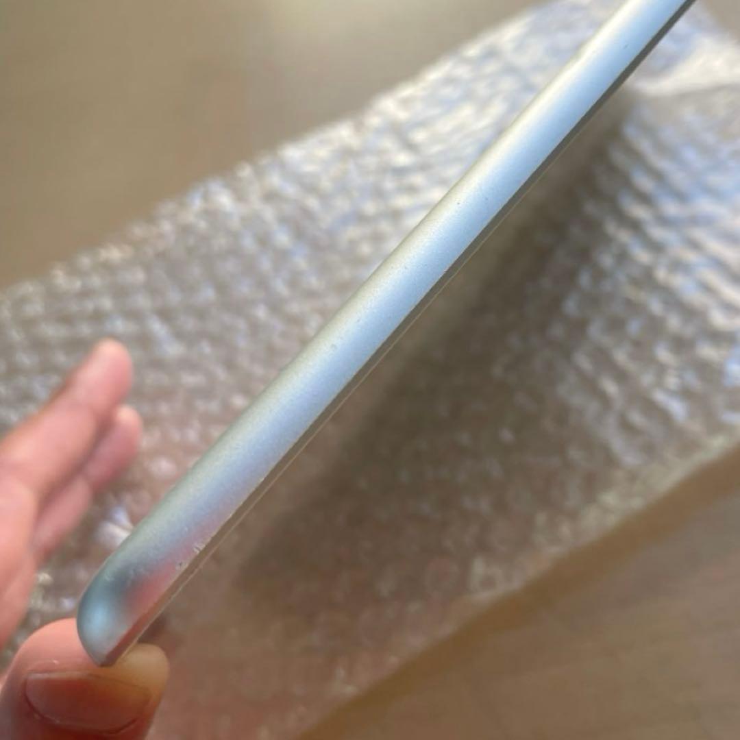 iPad 第5世代　A1823 Cellular シルバー　32GB 美品