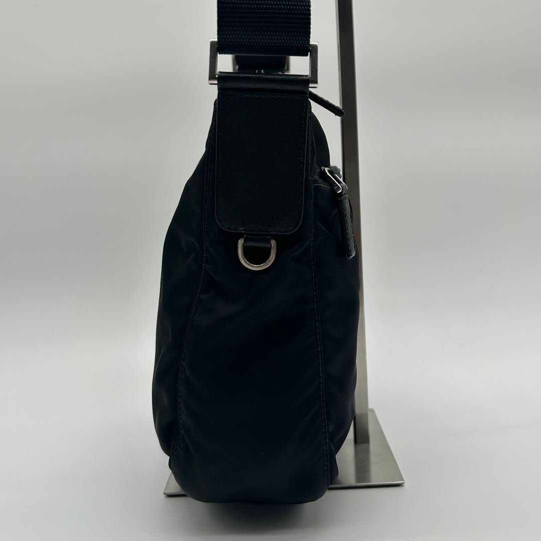 プラダ ショルダーバッグ ナイロン カメラ 三角ロゴ ブラック