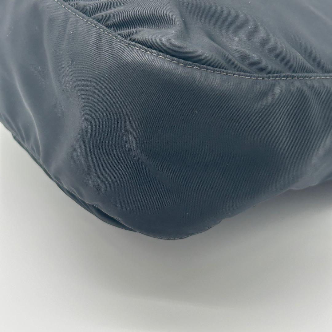 プラダ ショルダーバッグ ナイロン カメラ 三角ロゴ ブラック