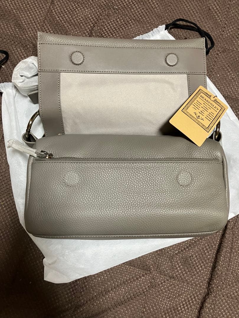 BEARDSLEY(ビアズリー)レザーボディバッグ