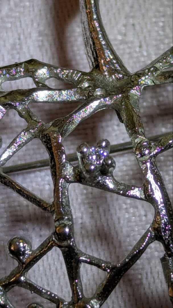 田崎真珠旧刻印ほおずき型透かしメレダイヤ入りデザインブローチ シルバー