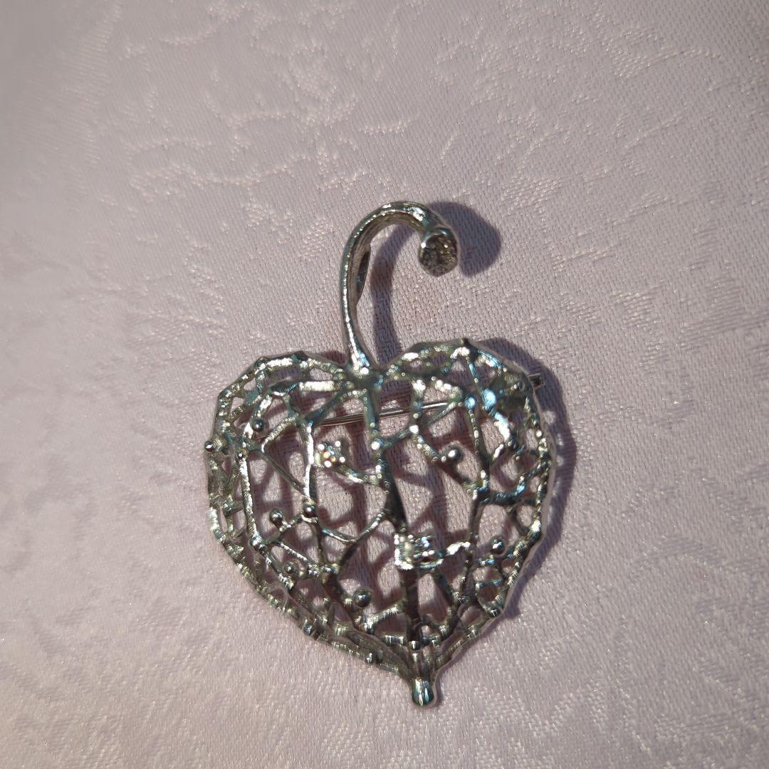 田崎真珠旧刻印ほおずき型透かしメレダイヤ入りデザインブローチ シルバー