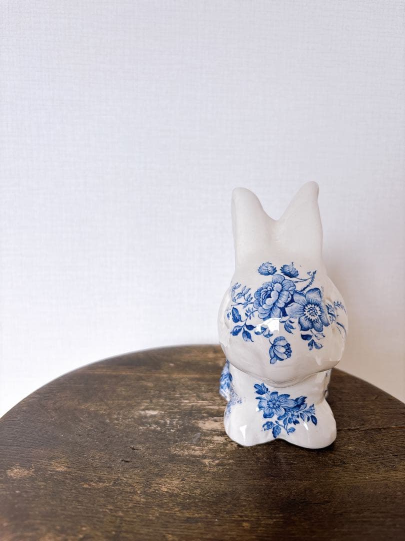 イギリスヴィンテージ　CrownDevon バスケットに花　うさぎ歯ブラシたて