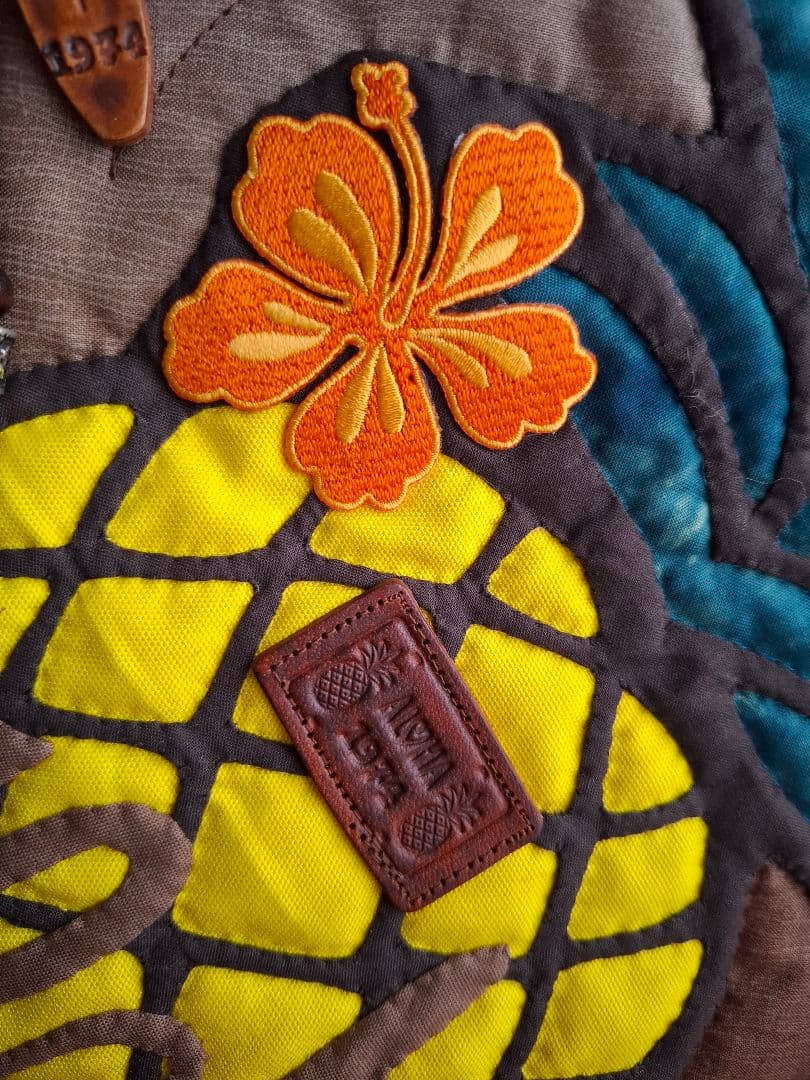 ハワイアンキルト　バッグ　横長　2WAY ファスナーバッグ　革タグチャーム付