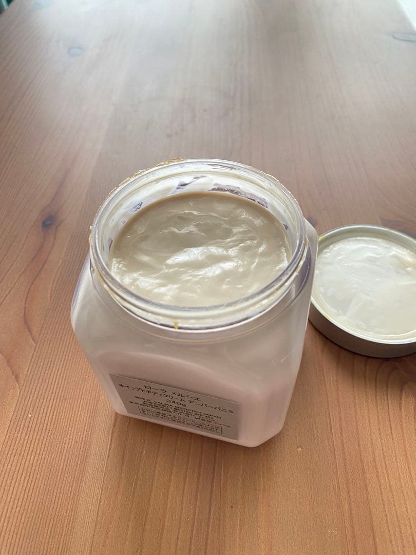 【美品】ローラメルシェ　ホイップボディクリーム　アンバーバニラ