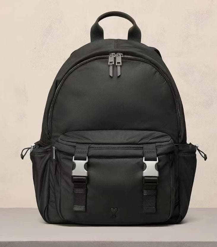 AMI PARISバックパックブラック ナイロンハートロゴ ウォータープルーフ