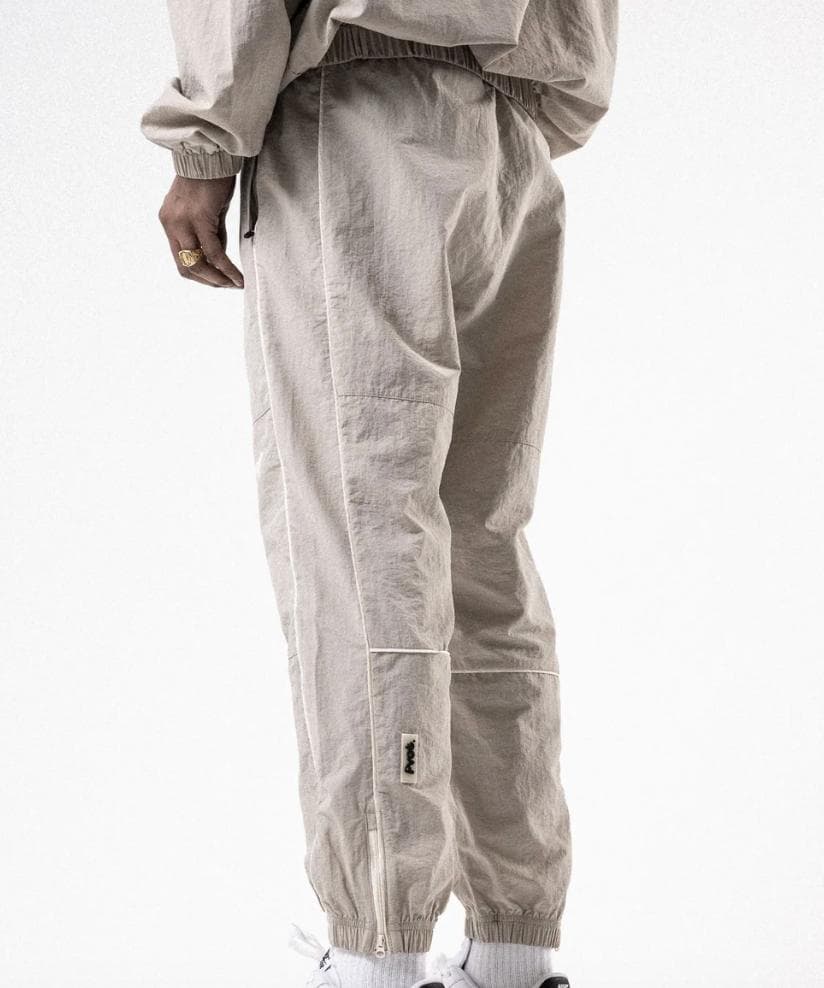 【防水・軽量】PVOT ベージュ ナイロンジャケット上下