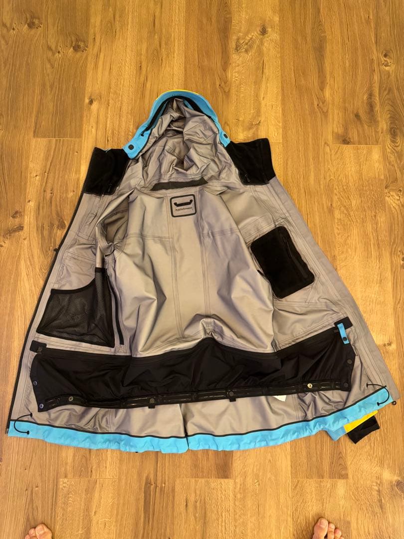 ピークパフォーマンス　GORE-TEXスキー、スノーウェア　ビブパンツ上下セット