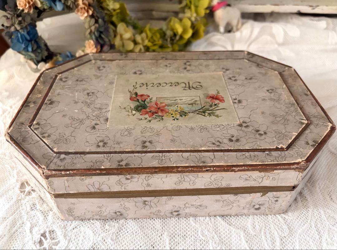 フランスアンティーク ソーイングセット 紙箱 レース 糸巻き レース ボタン