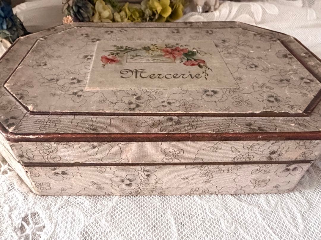 フランスアンティーク ソーイングセット 紙箱 レース 糸巻き レース ボタン