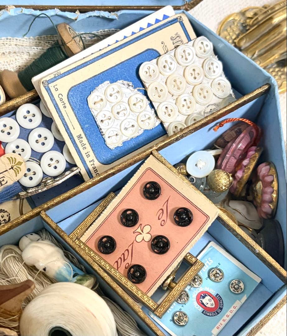 フランスアンティーク ソーイングセット 紙箱 レース 糸巻き レース ボタン