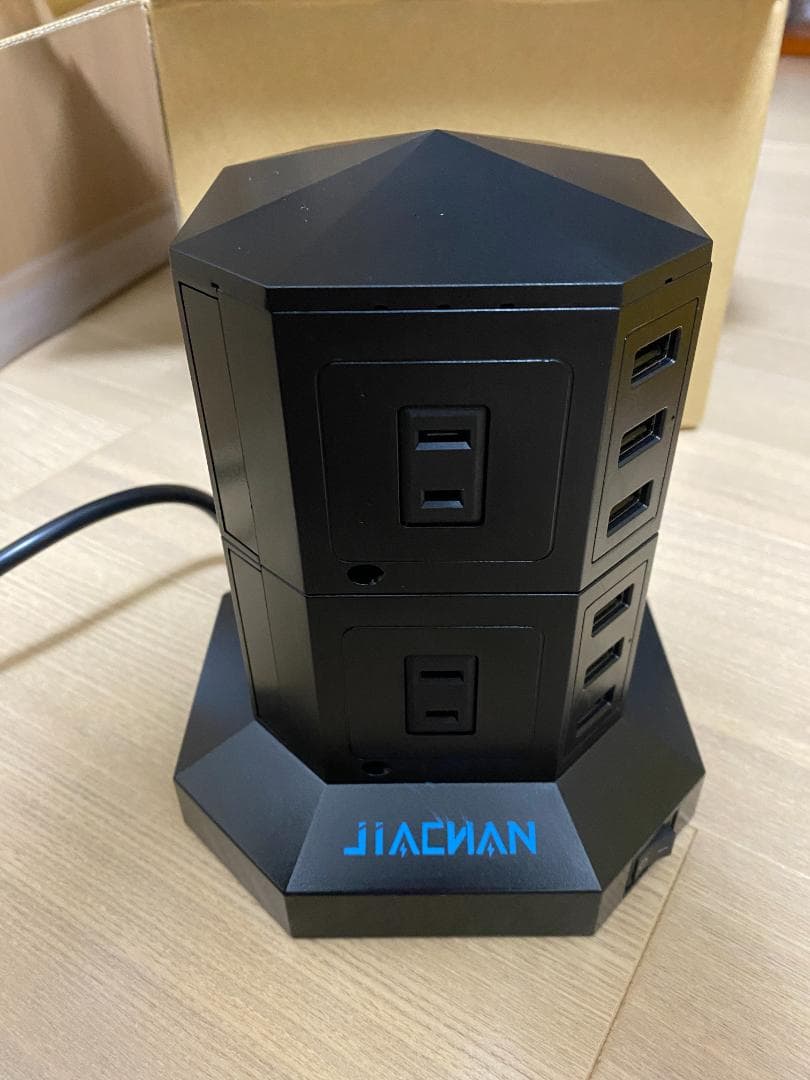 8コンセント 急速充電 雷ガード 過負荷保護 電源タップ タワー式 6USB