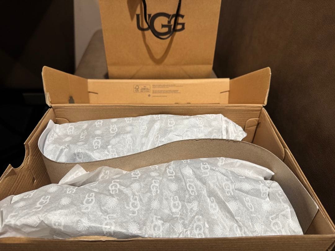 新品未使用☆箱・袋付きUGG ムートンブーツ ブラック/ブルー 編み込み