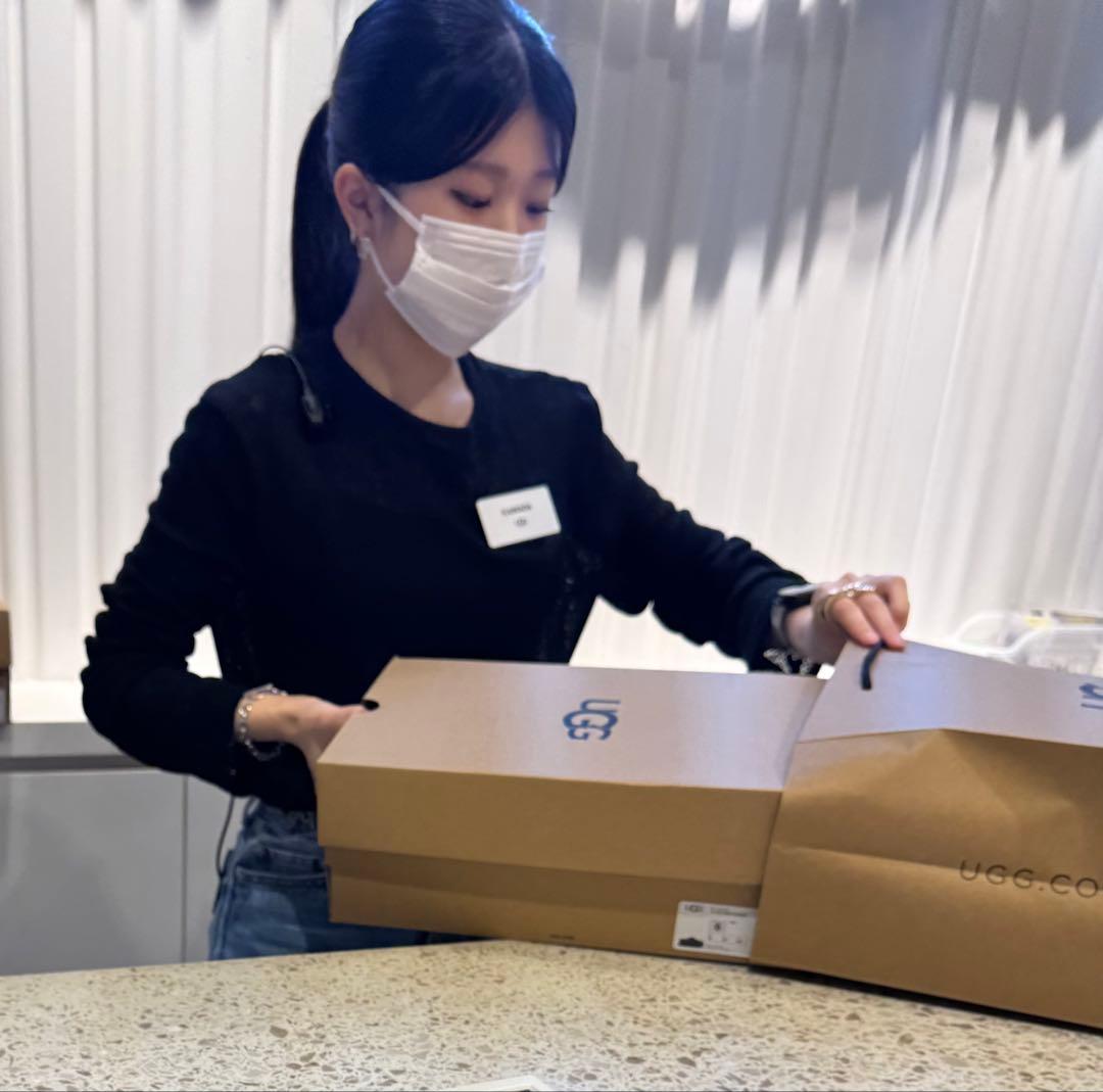 新品未使用☆箱・袋付きUGG ムートンブーツ ブラック/ブルー 編み込み