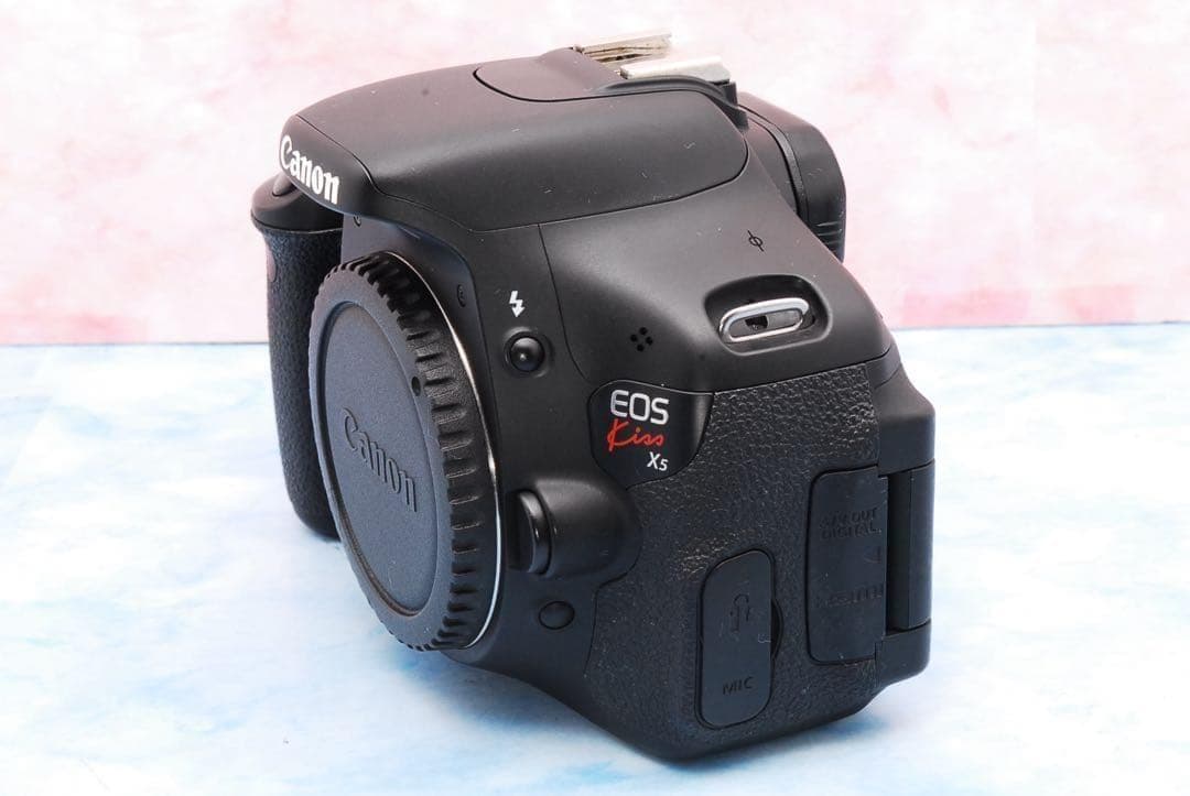 キャノン Kiss X5☆Wレンズ＆バッグ☆一眼レフカメラ☆ショット数少！