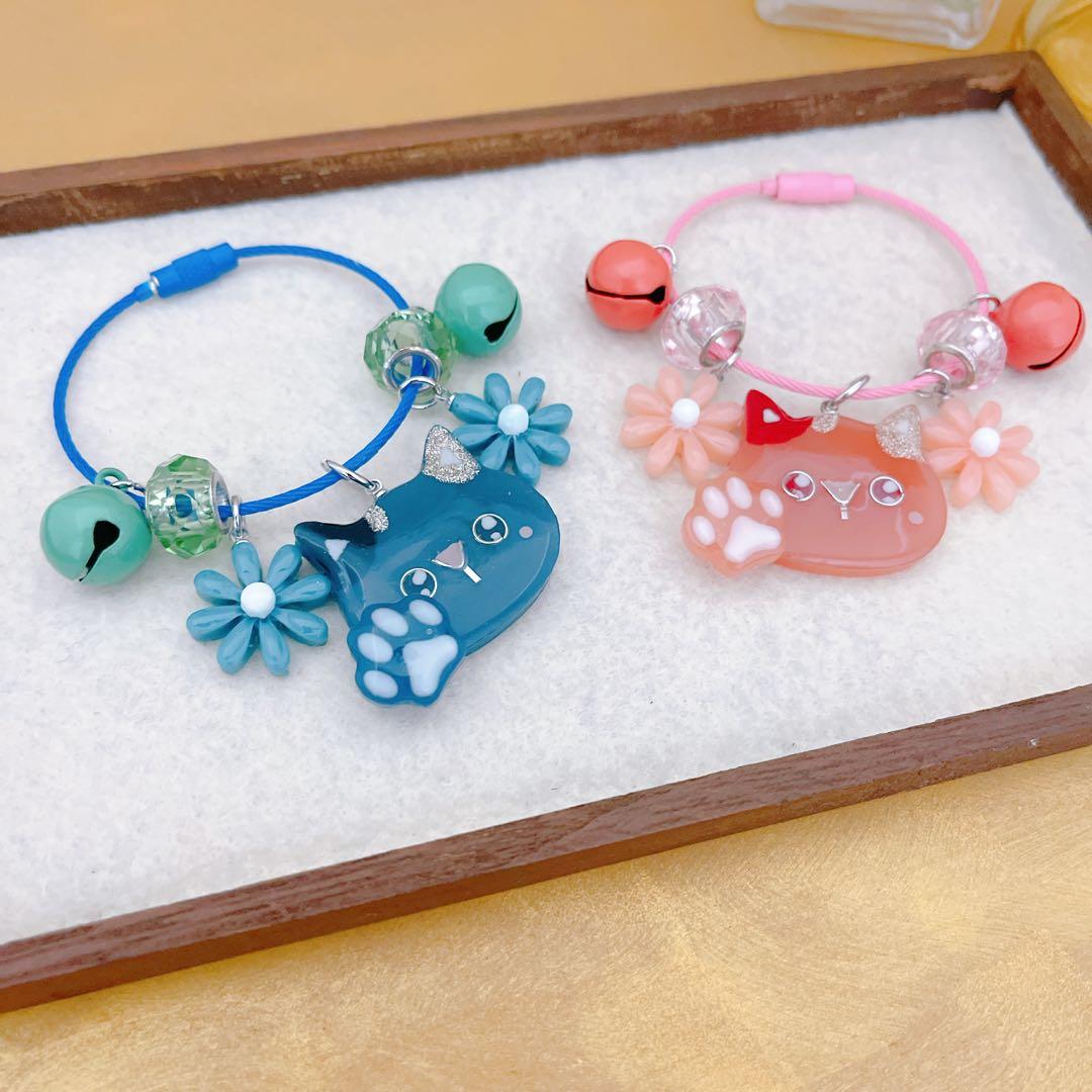 レジン キョロ三毛ちゃんのお花ひらひらワイヤーリングキーホルダー☺︎