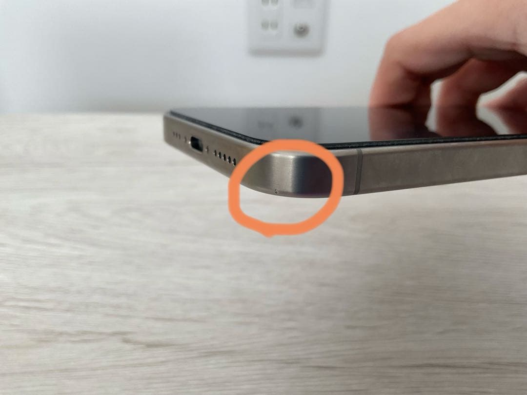 iPhone 15 pro本体(ホワイトチタニウム)