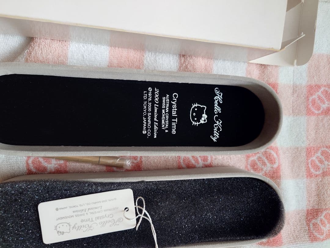 ハローキティ クリスタルタイム2000リミテッドエディション キティの形の特別版