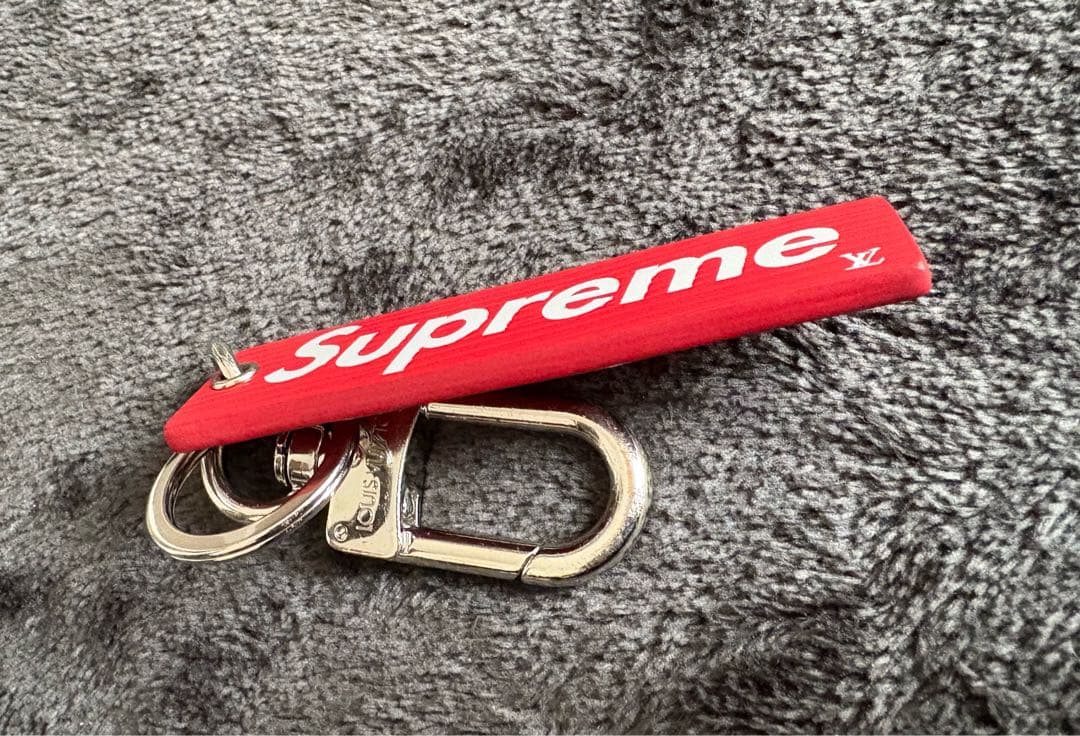 ✴︎Supreme & LVコラボ キーホルダー　美品✴︎