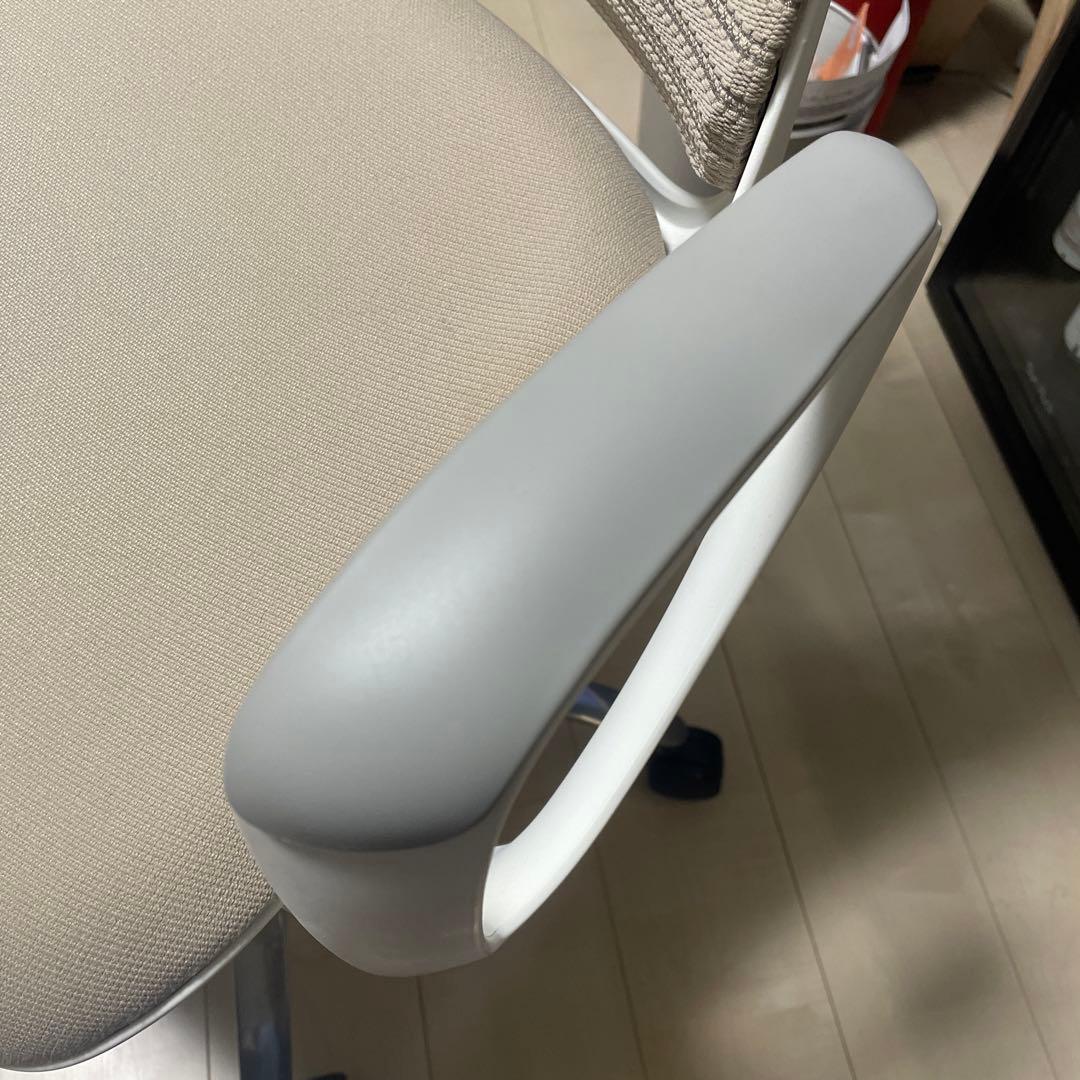 【2017年製】オカムラ オフィスチェア ルーチェ 肘付き ブラウン