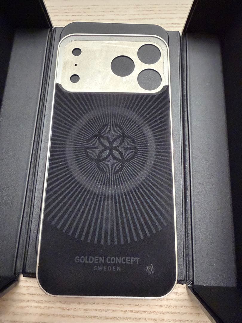 GOLDEN CONCEPT iPhone17promax用ケース