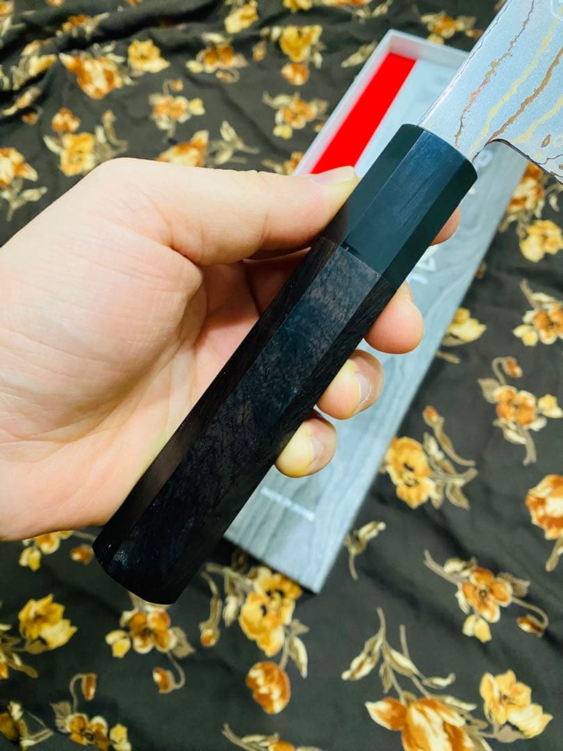 牛刀210mm HATSUKOKORO初心 青二鋼 有色ダマスカス 黒檀八角柄