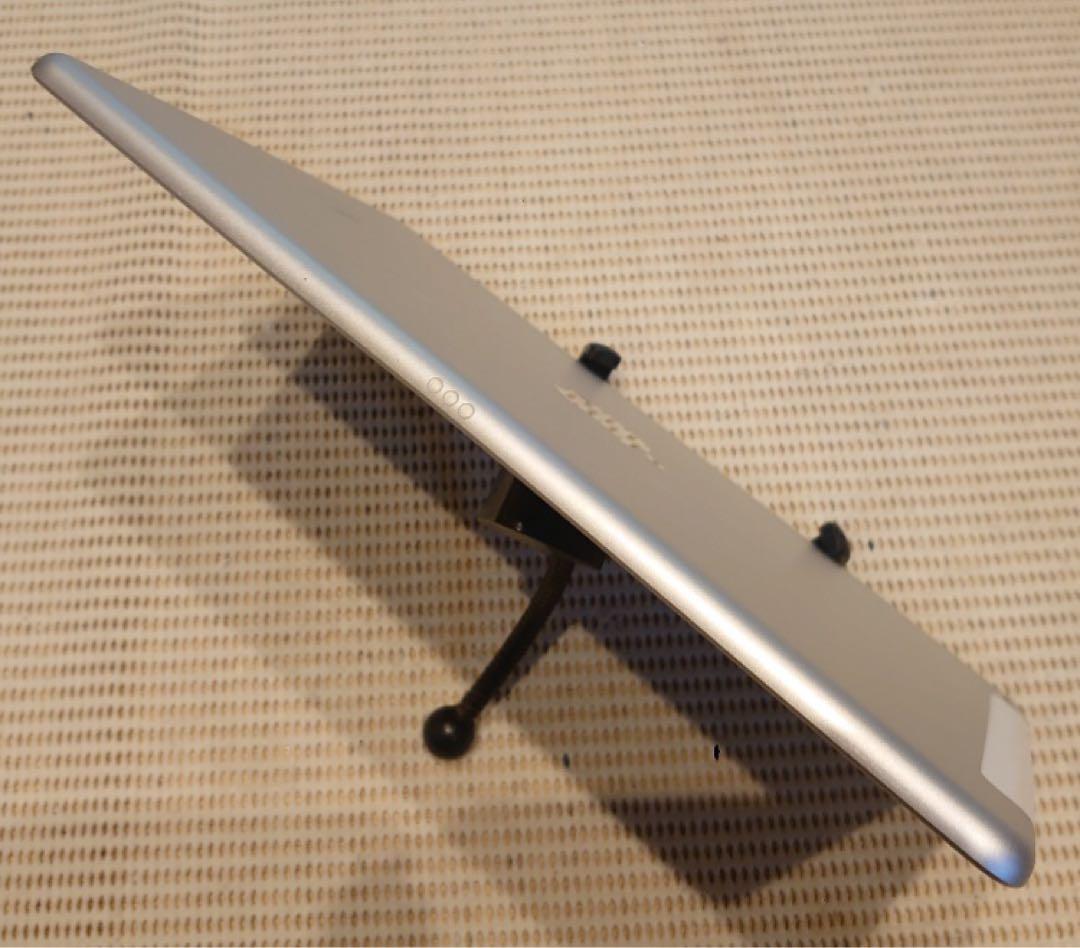 動作品SIMフリーiPad第7世代本体32GB送料込ジャンク品EMDFV