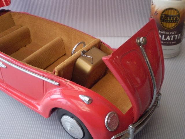 古いブリキのオルゴール ワーゲンビートル。レトロモダン。昭和。ビンテージ。