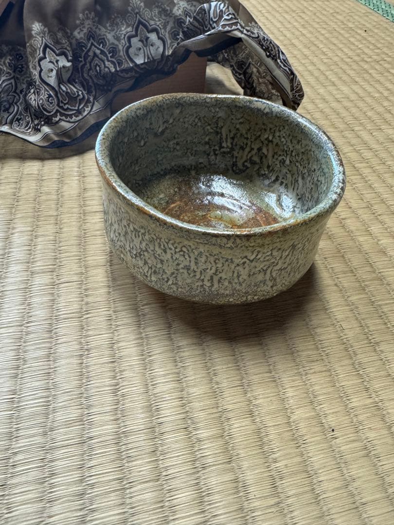 高取焼の抹茶碗 陶器製 緑色と茶色のグラデーション