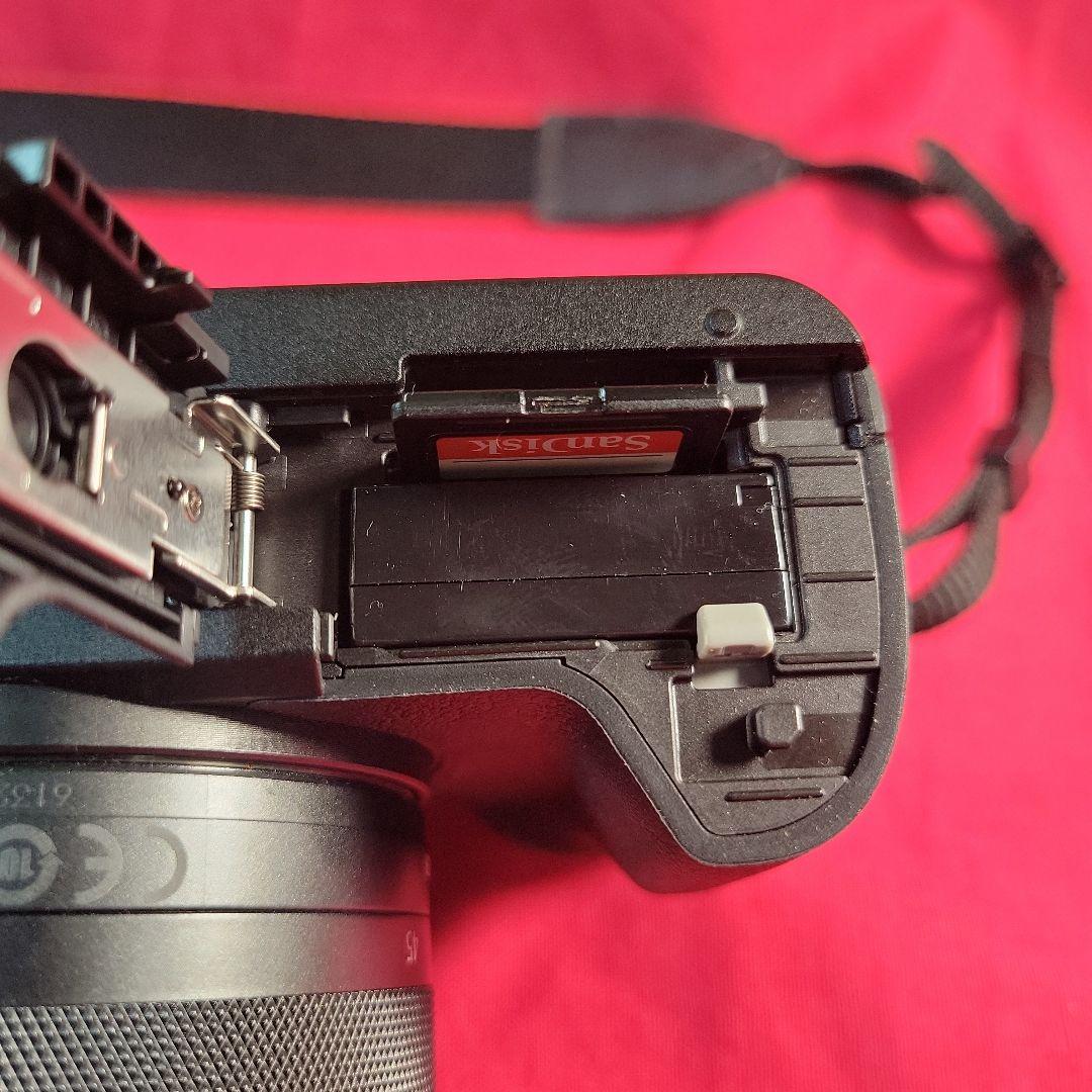 キヤノン Canon ミラーレス　美品　一眼カメラ　EOS Kiss M　動作品