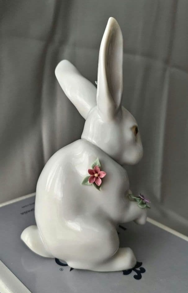 ❷リヤドロ 花飾りの白うさぎ 後ろ脚立ち 置物 インテリア ヴィンテージ