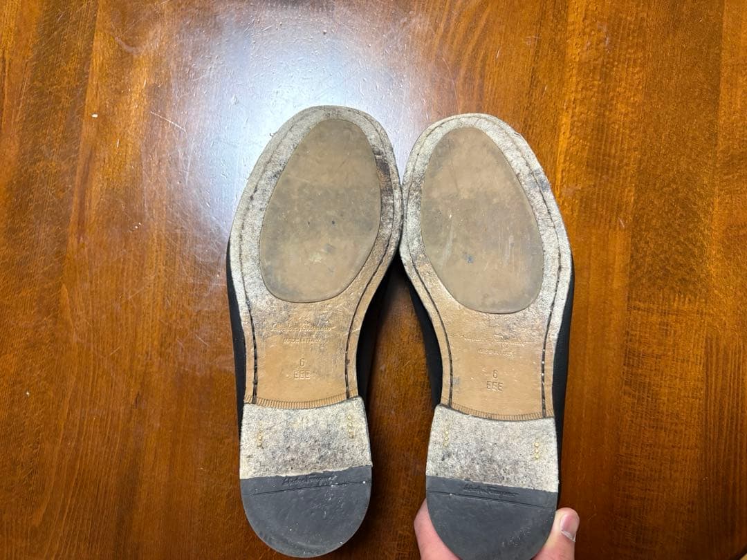 FERRAGAMO ブラック ローファー