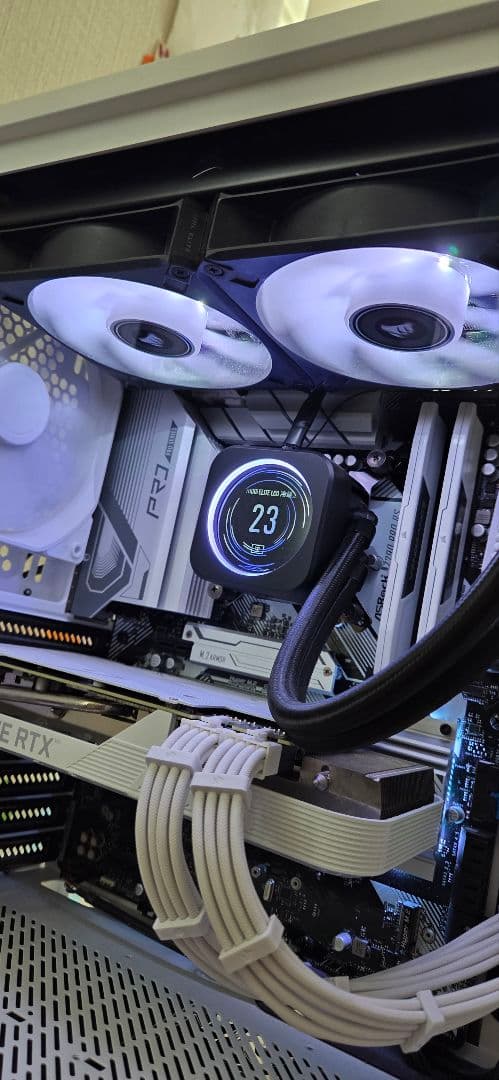 Corsair H100i ELITE LCD 240mm　簡易水冷クーラー