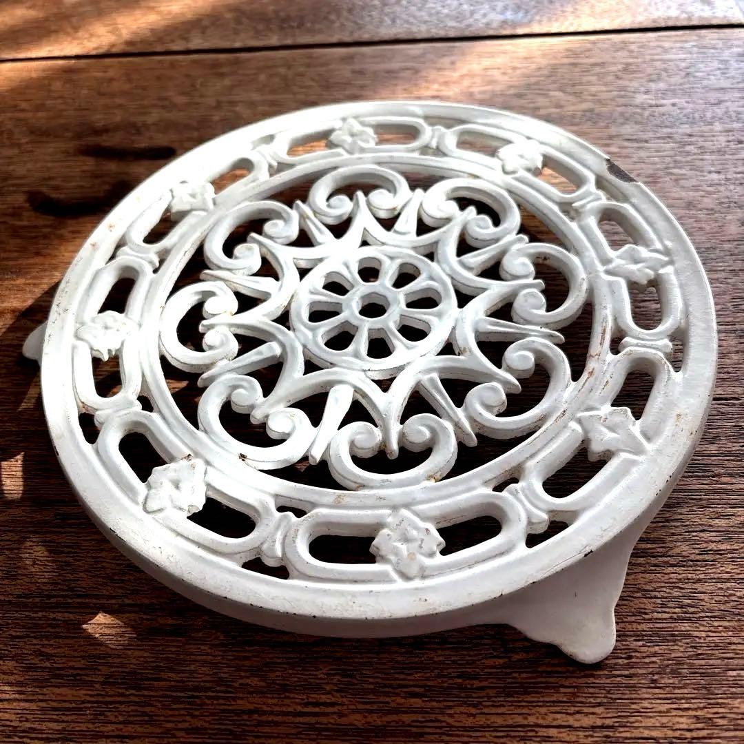 フランスアンティーク トリベットDECOTEC 白い鋳物の鍋敷