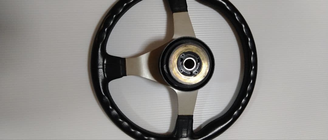 NARDIクラシック、 レザーステアリング 3スポーク 、シルバー３５パイFET