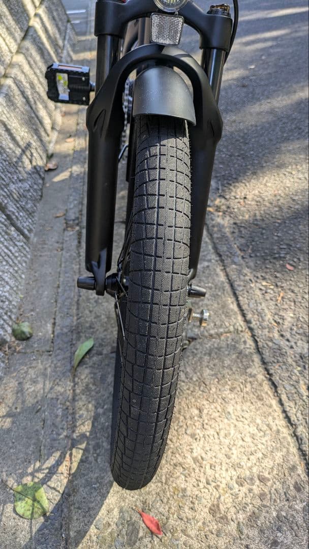 電動アシスト折りたたみ自転車ERWAYA02と電動空気入付き