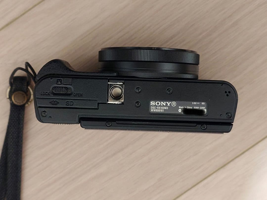 SONY RX100Ⅲコンパクトデジタルカメラ ZEISSレンズ