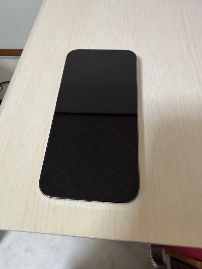 L*2様 美品 SIMフリー iPhone 13 Pro グラファイト 本体 ケ