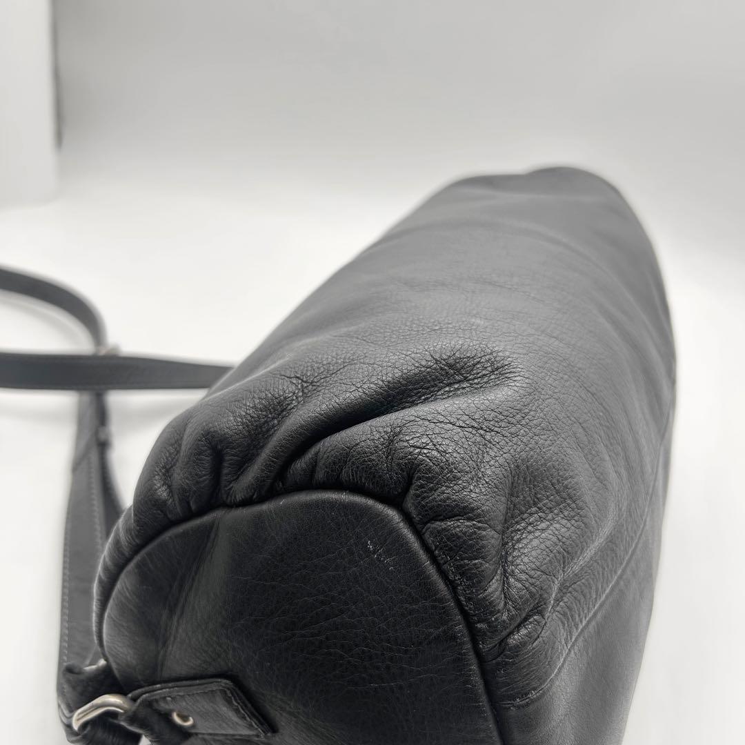 良品　マーガレットハウエル　ショルダーバッグ　ドラム型　レザー　黒　斜め掛け◎