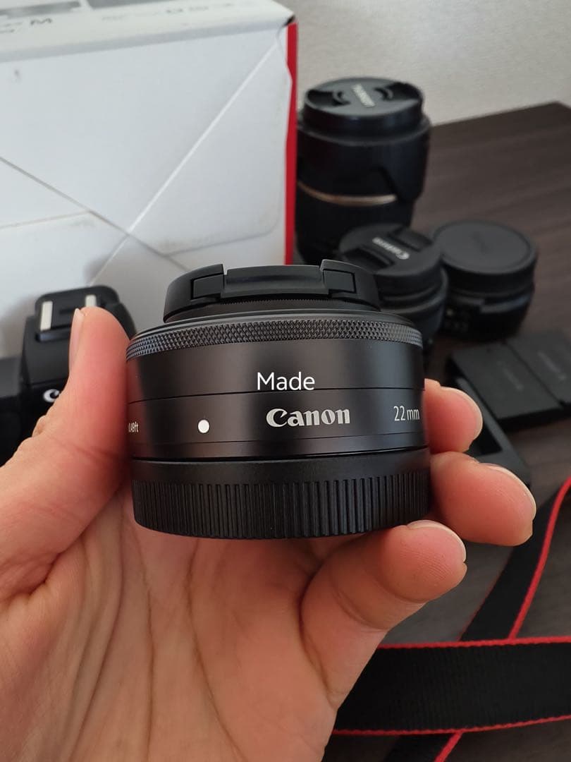 Canon EOS Kiss M + 3本レンズセット￼とアダプター￼