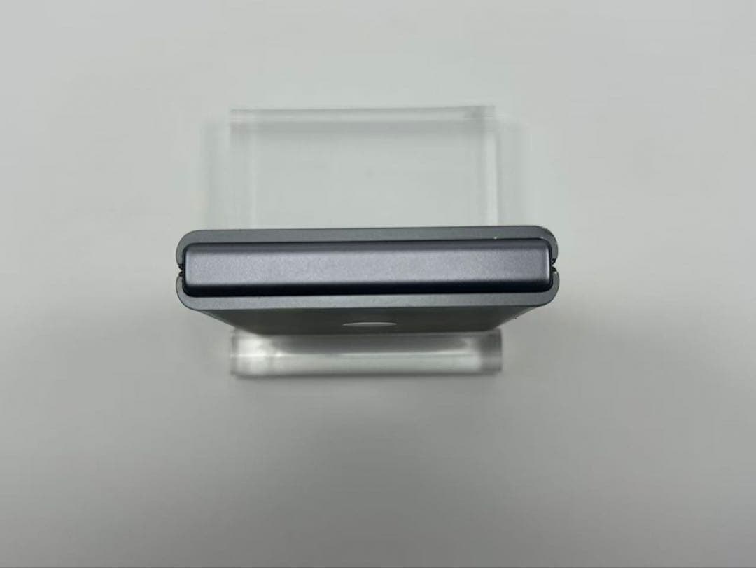 美品MOTOROLA razr 50 256GB アメリカ版