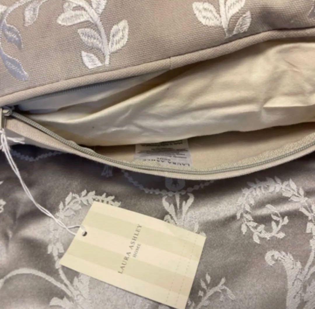 イギリス直輸入　旧ローラアシュレイ フェザークッション　新品　ジョゼッテ刺繍