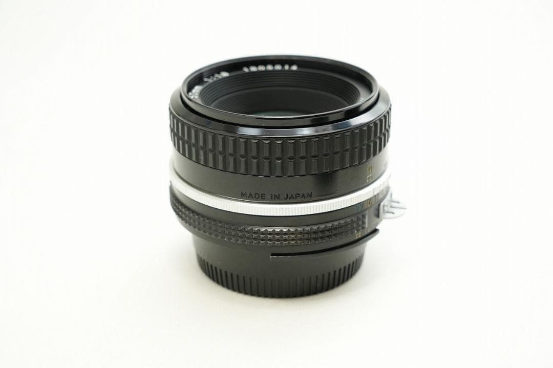 純正フード付き 単焦点　Nikon Ai NIKKOR 50mm F1.8