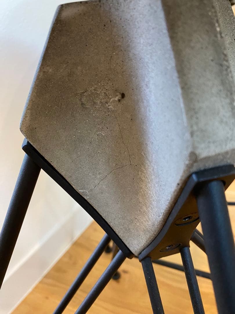 ディストリクトエイト　カーン　ハイスツール District Eight②