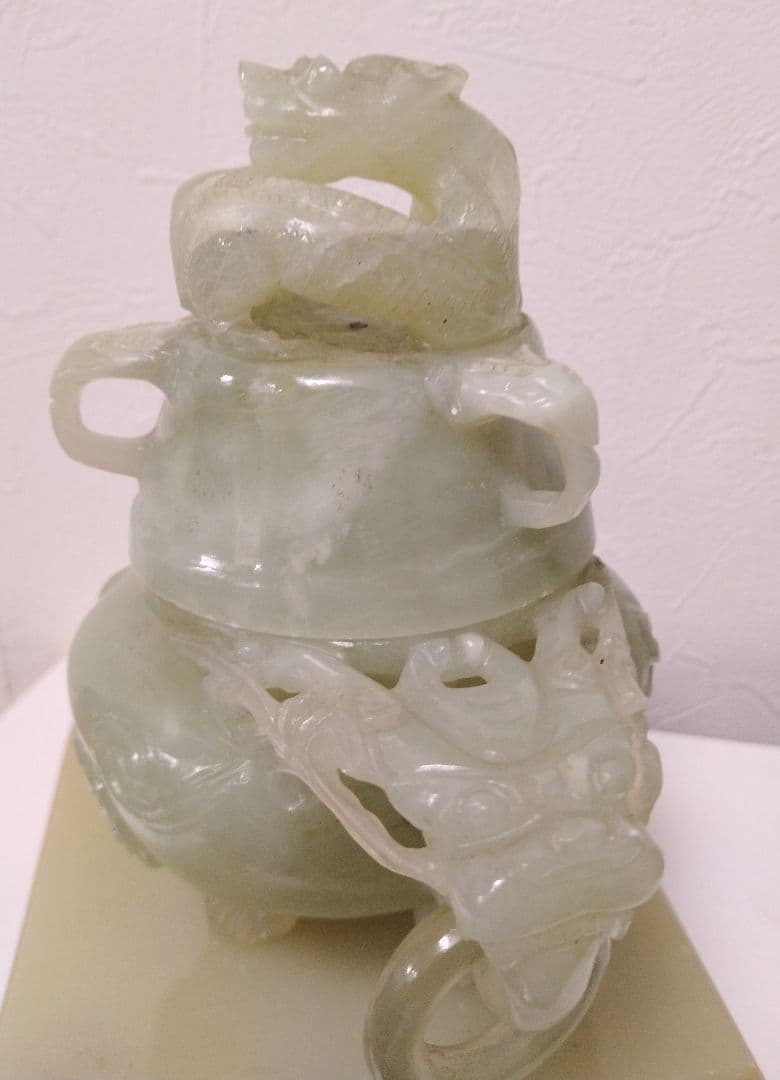翡翠玉石香炉彫刻台座付き置物