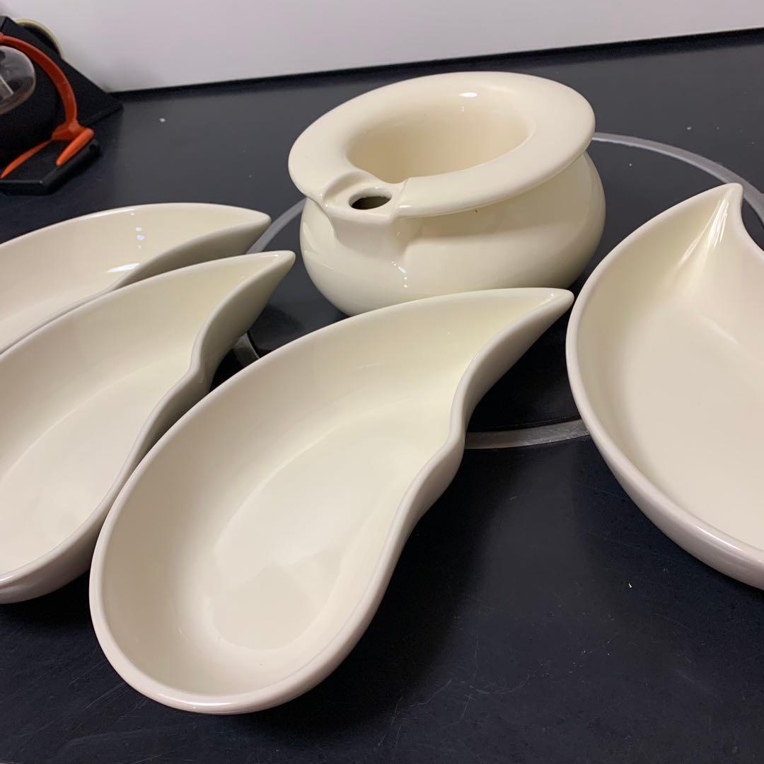 【中古】葉型皿5枚と蓋付き容器セット　18-419